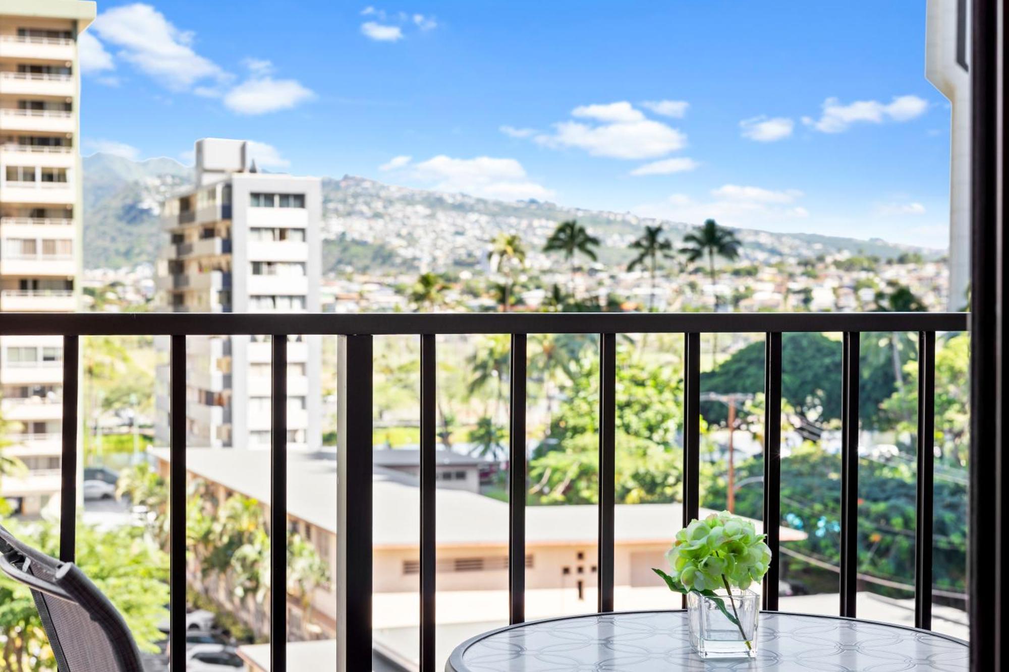 Cozy Waikiki Getaway, Stroll To Beach With Free Parking Гонолулу Екстер'єр фото
